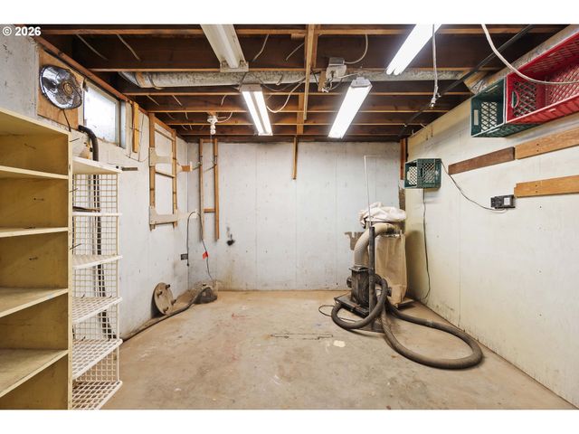 894 MEADOWLAWN DR SE, Salem, OR 97317