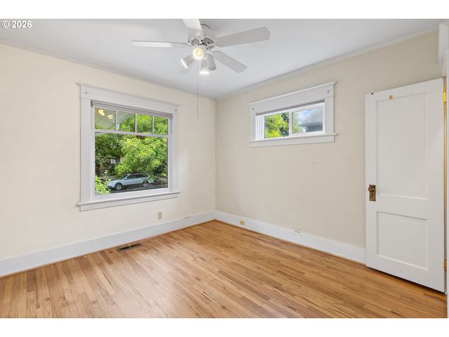 3560 Ne Stanton St, Portland, OR 97212