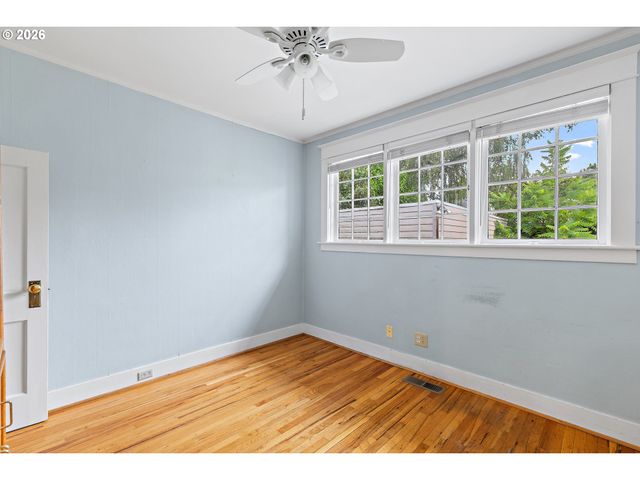 3560 Ne Stanton St, Portland, OR 97212