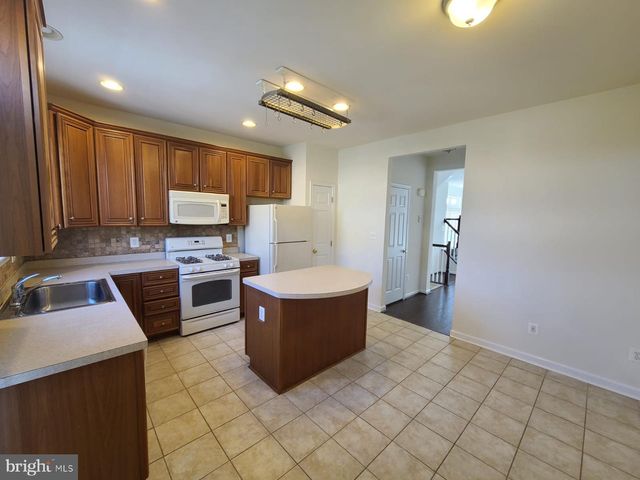 42625 HOMEFRONT TER, Chantilly, VA 20152