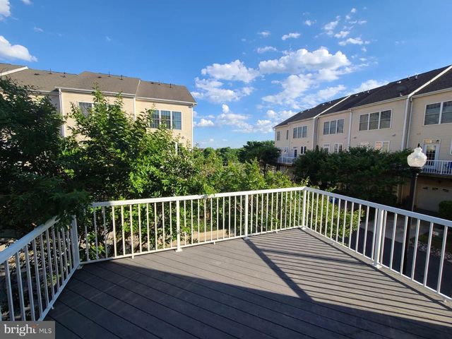 42625 HOMEFRONT TER, Chantilly, VA 20152