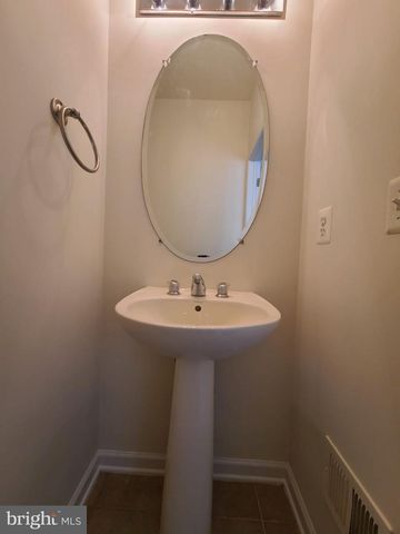 42625 HOMEFRONT TER, Chantilly, VA 20152