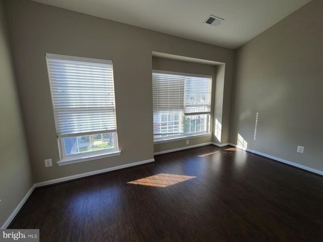 42625 HOMEFRONT TER, Chantilly, VA 20152
