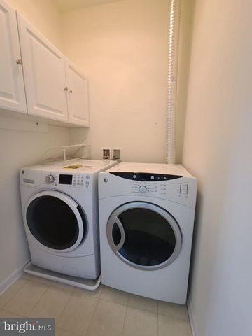 42625 HOMEFRONT TER, Chantilly, VA 20152