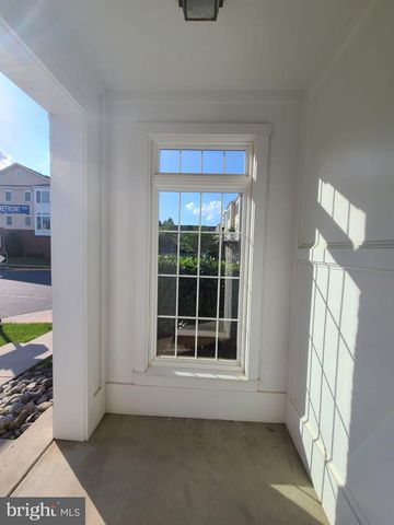 42625 HOMEFRONT TER, Chantilly, VA 20152