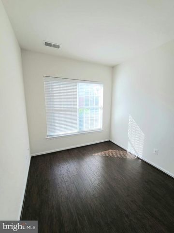 42625 HOMEFRONT TER, Chantilly, VA 20152