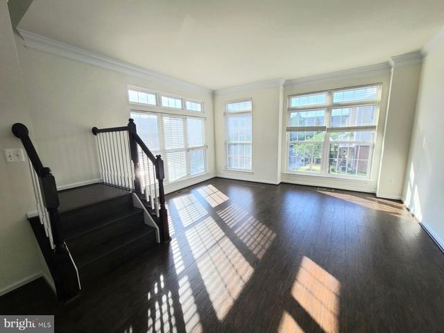 42625 HOMEFRONT TER, Chantilly, VA 20152