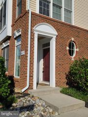 42625 HOMEFRONT TER, Chantilly, VA 20152