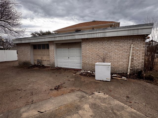 7454 Coachwood Circle, Fort Worth, TX 76133