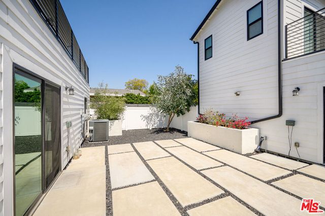 5826 Craner Avenue 5822, North Hollywood, CA 91601