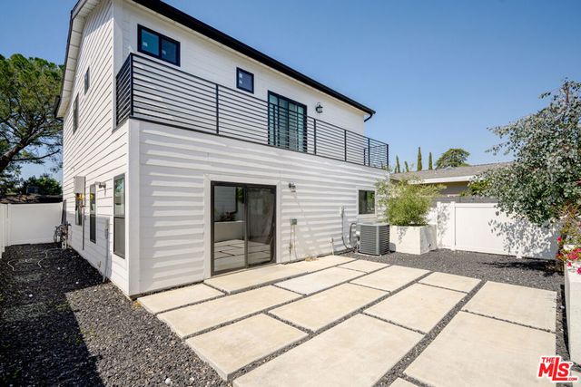 5826 Craner Avenue 5822, North Hollywood, CA 91601