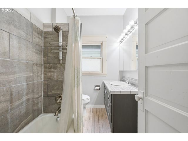 1324 Se 51ST Ave, Portland, OR 97215