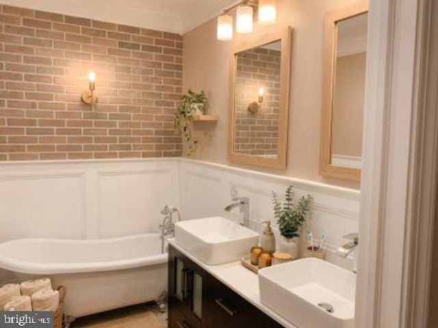1727 S 4TH ST, Philadelphia, PA 19148