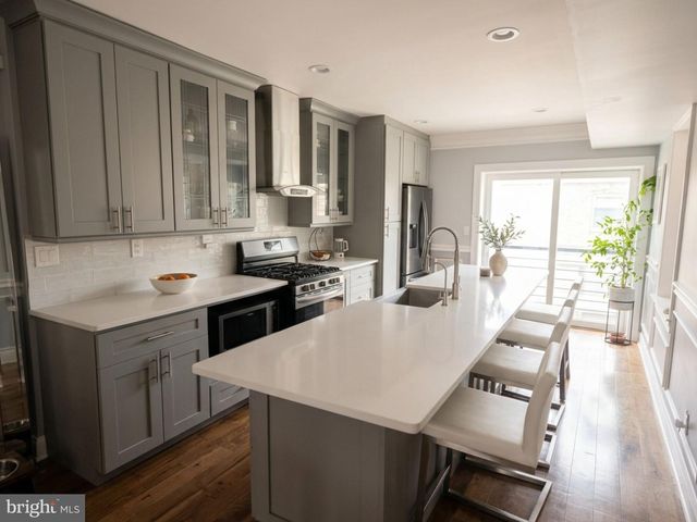 1727 S 4TH ST, Philadelphia, PA 19148