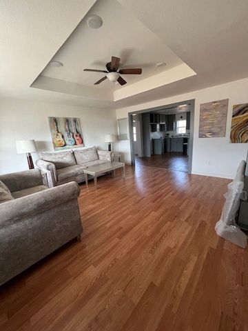 718 N Union Street, Whitesboro, TX 76273