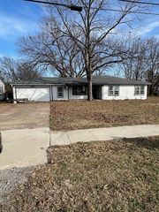 718 N Union Street, Whitesboro, TX 76273