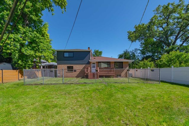 2405 Avondale Avenue, Park Ridge, IL 60068