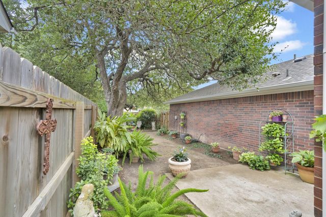 111 Village Park DR, Georgetown, TX 78633