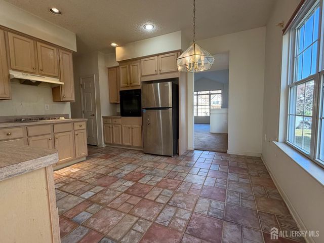 23 Severn Way, Monroe, NJ 08831