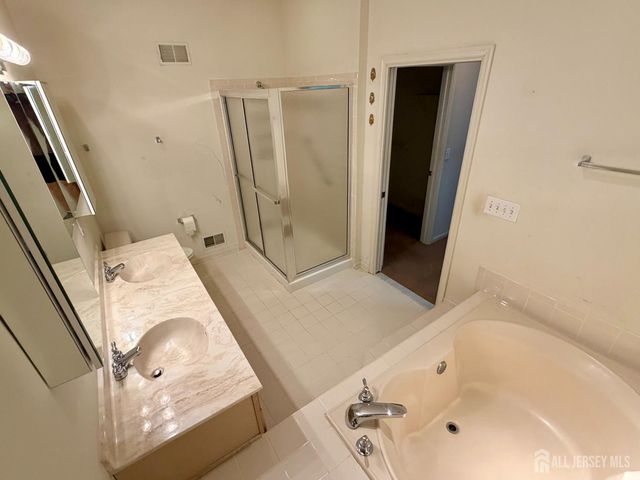 23 Severn Way, Monroe, NJ 08831