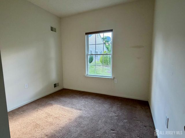 23 Severn Way, Monroe, NJ 08831