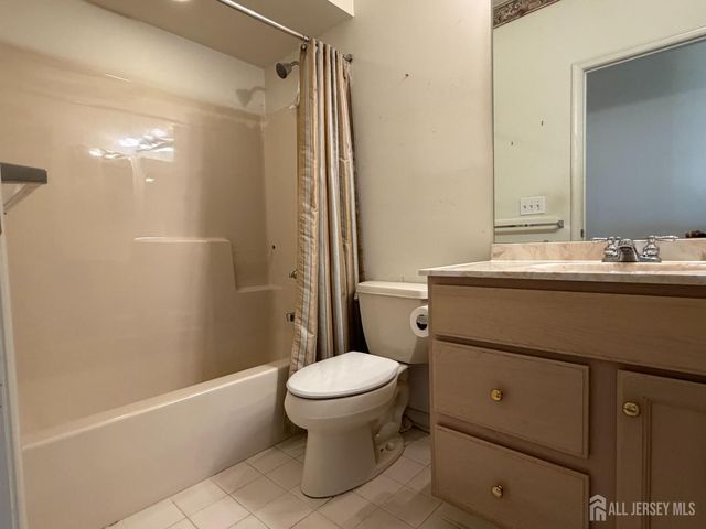 23 Severn Way, Monroe, NJ 08831