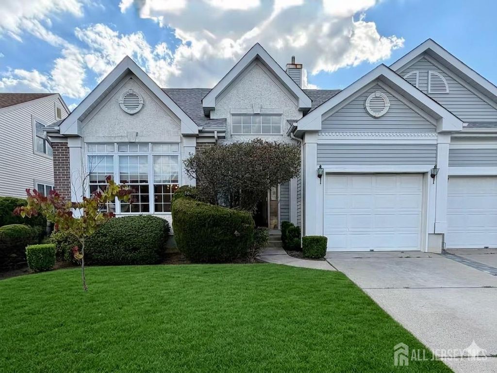 23 Severn Way, Monroe, NJ 08831