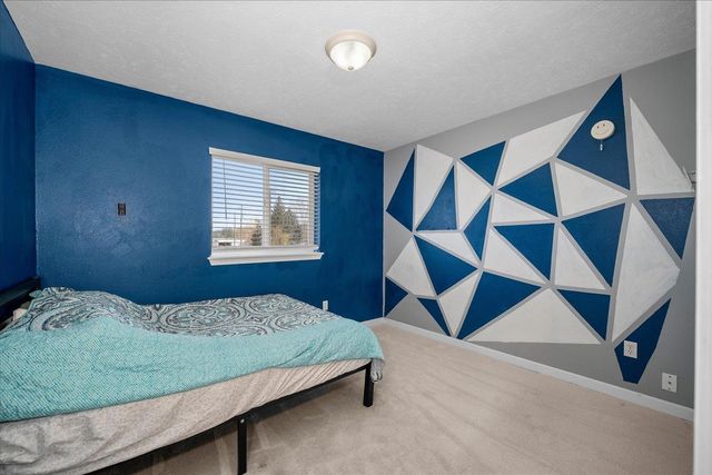 4810 E Big Meadows Rd, Chattaroy, WA 99003