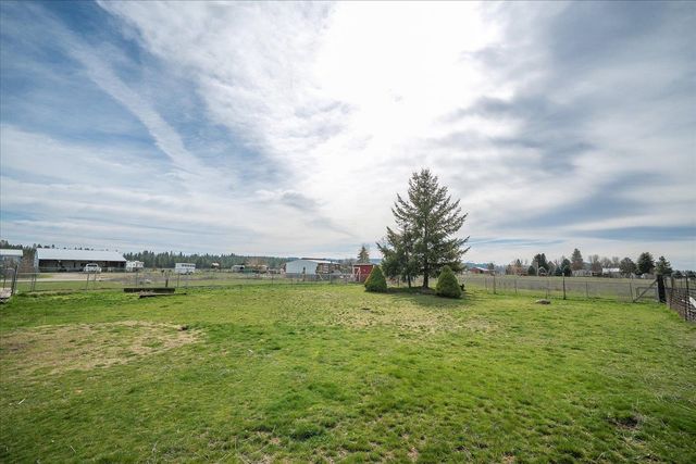 4810 E Big Meadows Rd, Chattaroy, WA 99003