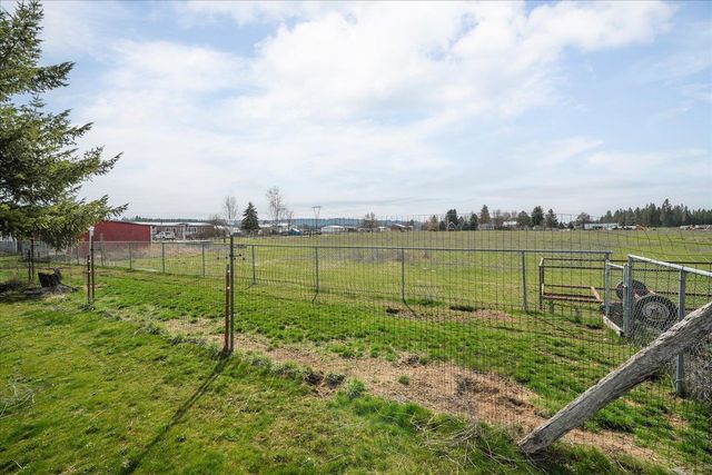 4810 E Big Meadows Rd, Chattaroy, WA 99003