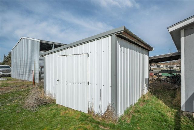 4810 E Big Meadows Rd, Chattaroy, WA 99003