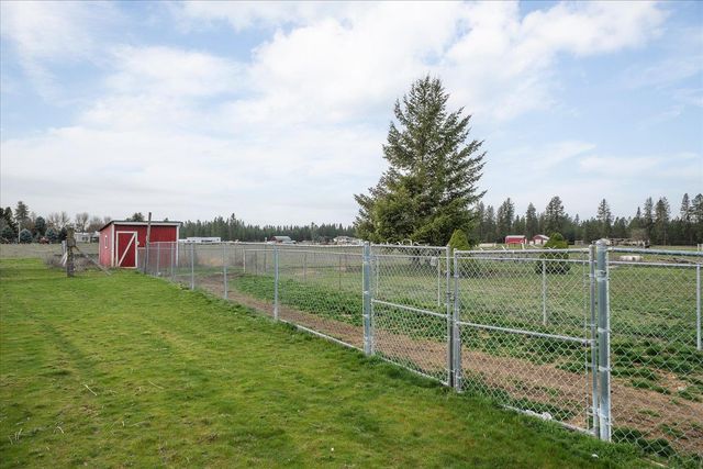 4810 E Big Meadows Rd, Chattaroy, WA 99003