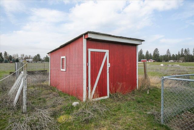 4810 E Big Meadows Rd, Chattaroy, WA 99003