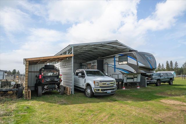 4810 E Big Meadows Rd, Chattaroy, WA 99003