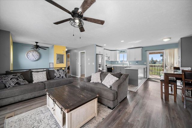 4810 E Big Meadows Rd, Chattaroy, WA 99003