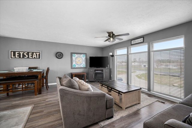 4810 E Big Meadows Rd, Chattaroy, WA 99003