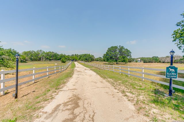 519 N Brasstown Dr, Blanco, TX 78606