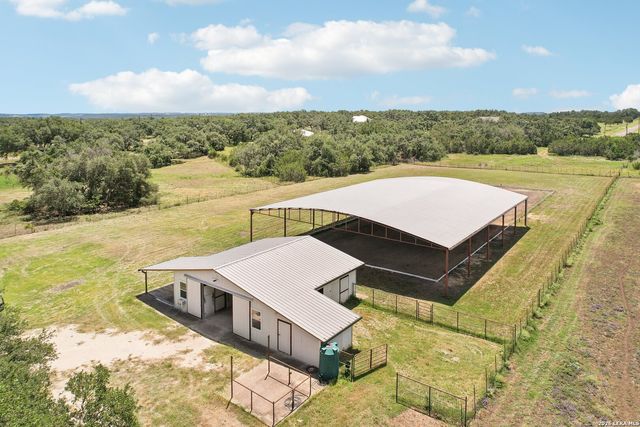 519 N Brasstown Dr, Blanco, TX 78606