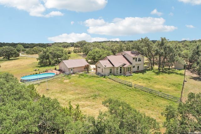 519 N Brasstown Dr, Blanco, TX 78606