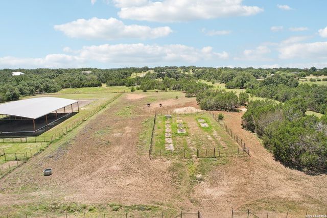 519 N Brasstown Dr, Blanco, TX 78606