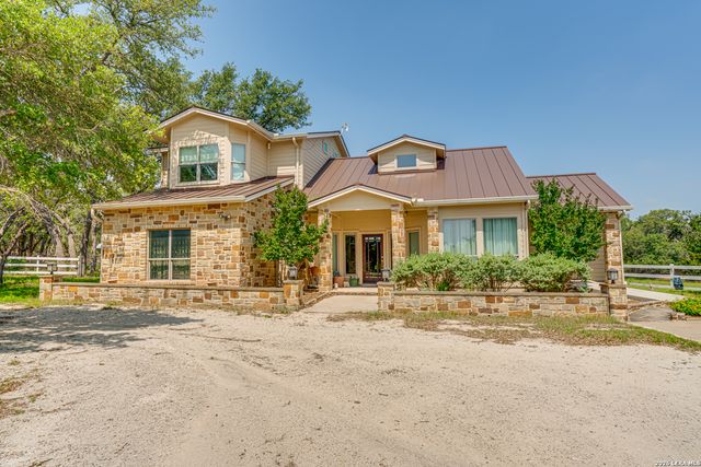 519 N Brasstown Dr, Blanco, TX 78606