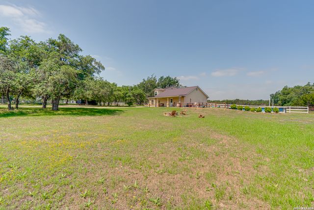 519 N Brasstown Dr, Blanco, TX 78606