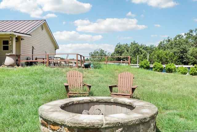 519 N Brasstown Dr, Blanco, TX 78606