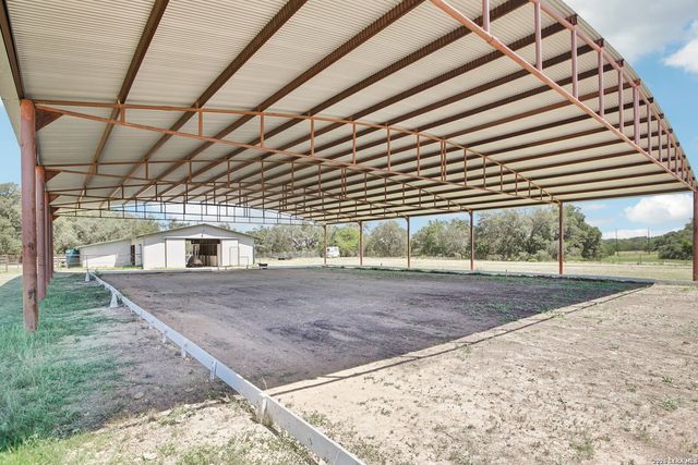 519 N Brasstown Dr, Blanco, TX 78606