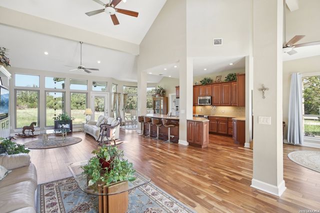 519 N Brasstown Dr, Blanco, TX 78606