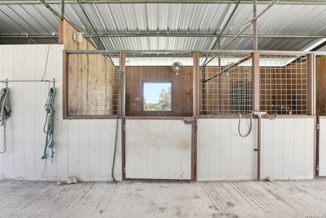 519 N Brasstown Dr, Blanco, TX 78606