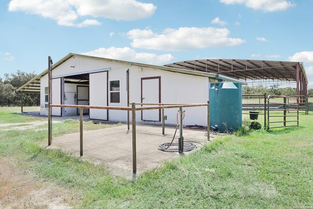 519 N Brasstown Dr, Blanco, TX 78606