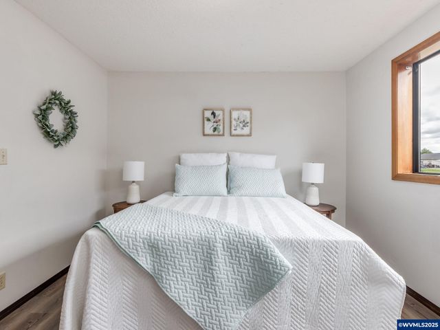 2135 Country Club Ter Ter, Woodburn, OR 97071