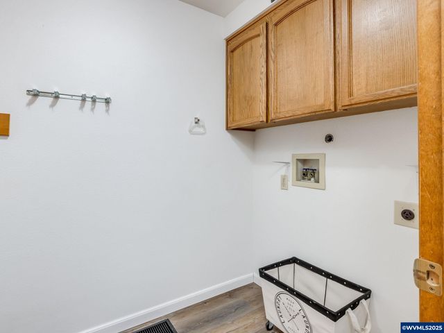 2135 Country Club Ter Ter, Woodburn, OR 97071