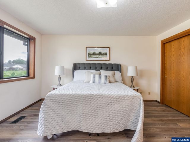 2135 Country Club Ter Ter, Woodburn, OR 97071